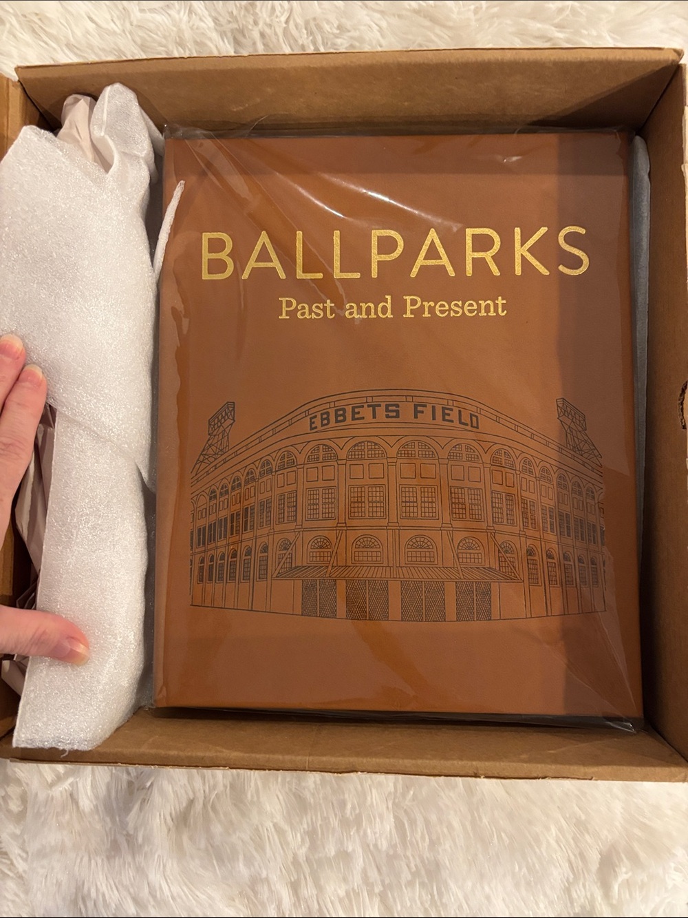Ballparks Past and Present Baseball Leather Hardcover
Collectors Book NWT - Picture 2 of 7